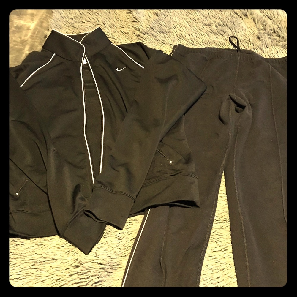 💕woman’s 2pc black Nike track suit